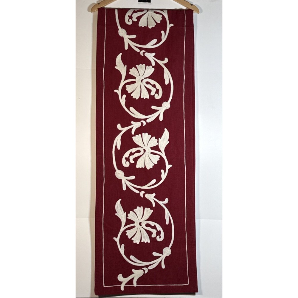 WILLIAMS SONOMA 15.5"x90" Table Runner Crimson Scroll Red White Christmas Floral